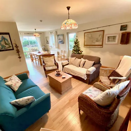 Fough East, Casa vacanze Oughterard