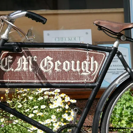 Fough East, 펜션 우그테라드